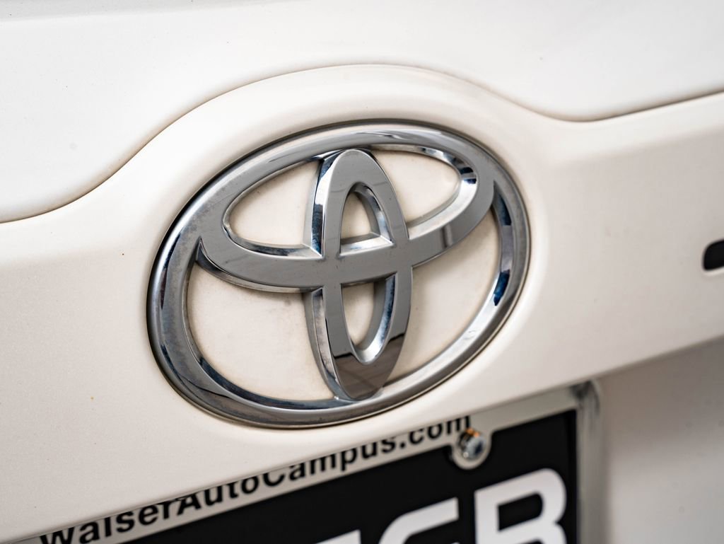 Used 2017 Blizzard Pearl Toyota Limited image 18