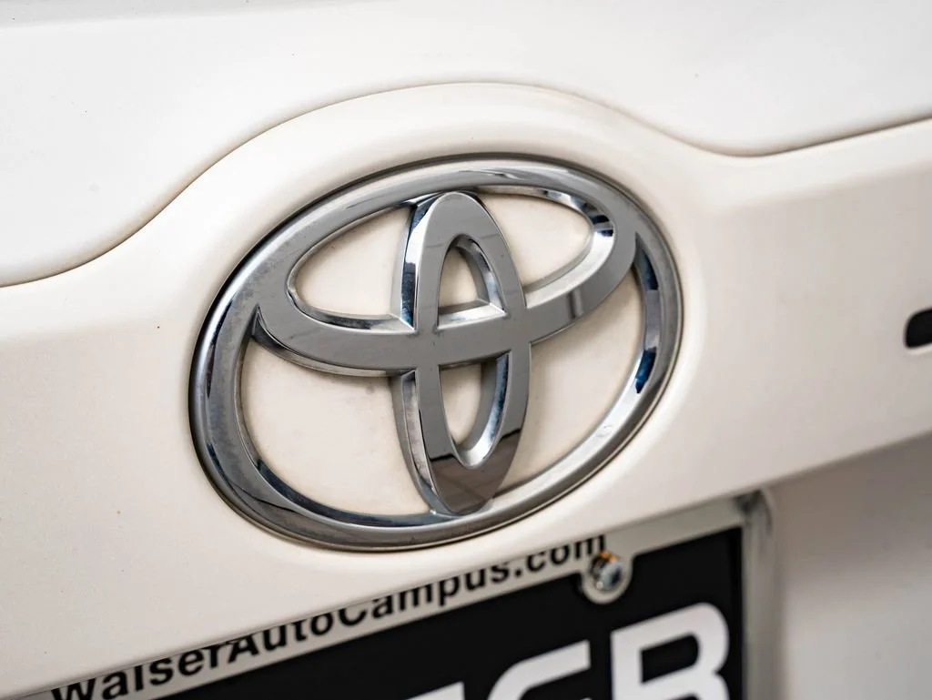 Used 2017 Blizzard Pearl Toyota Limited image 18