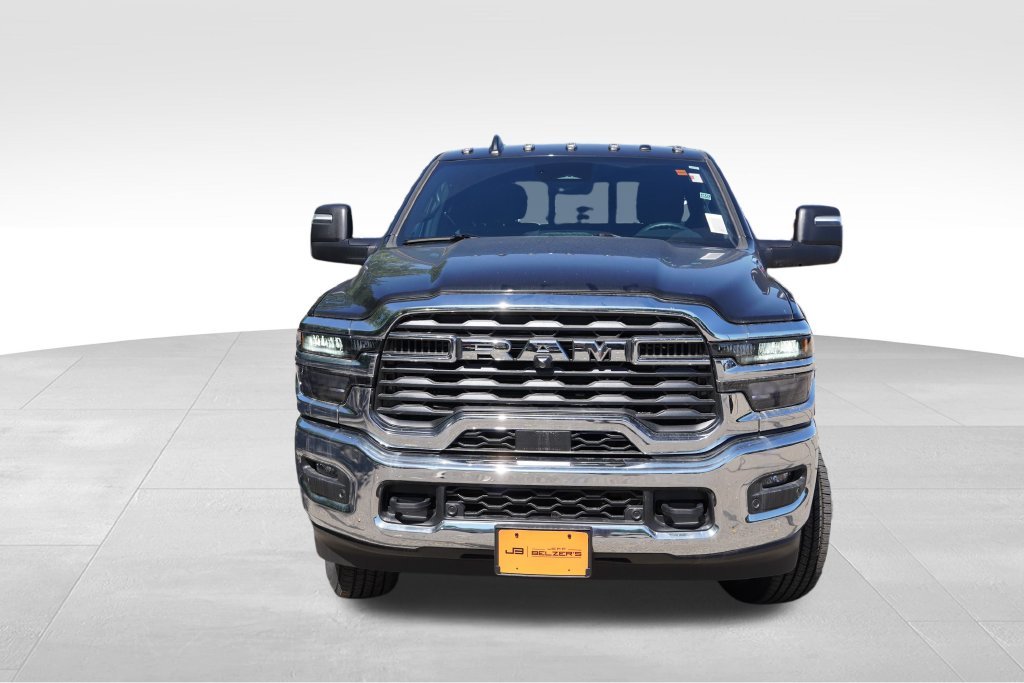 New 2026 Diamond Black Crystal Pearl-Coat Exterior Paint RAM Tradesman image 8