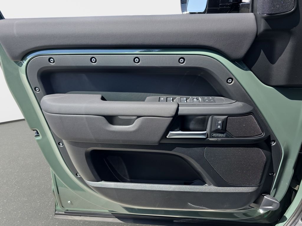 New 2026 Keswick Green Land Rover Trophy Edition Keswick image 27