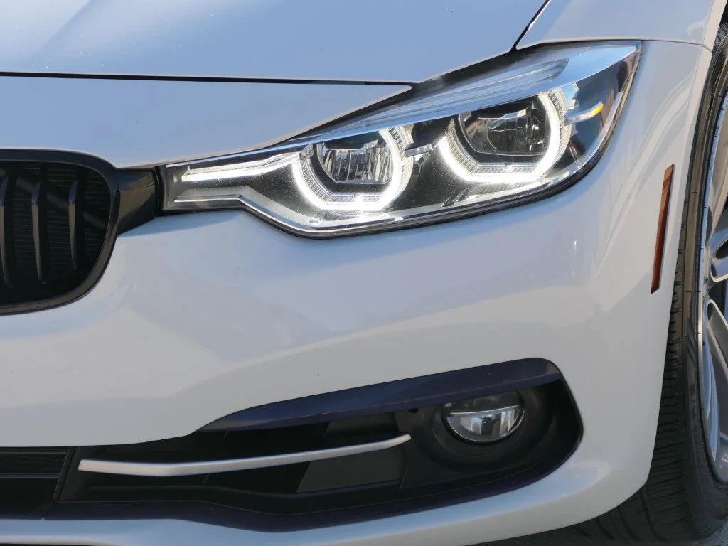Used 2018 Alpine White BMW 330i image 8