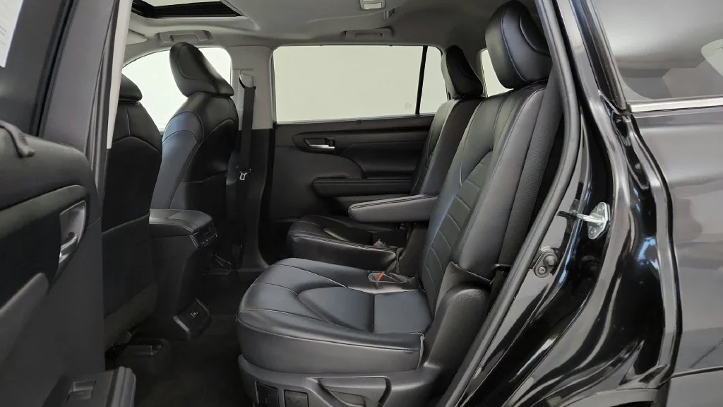 Used 2023 Black Toyota XLE image 21