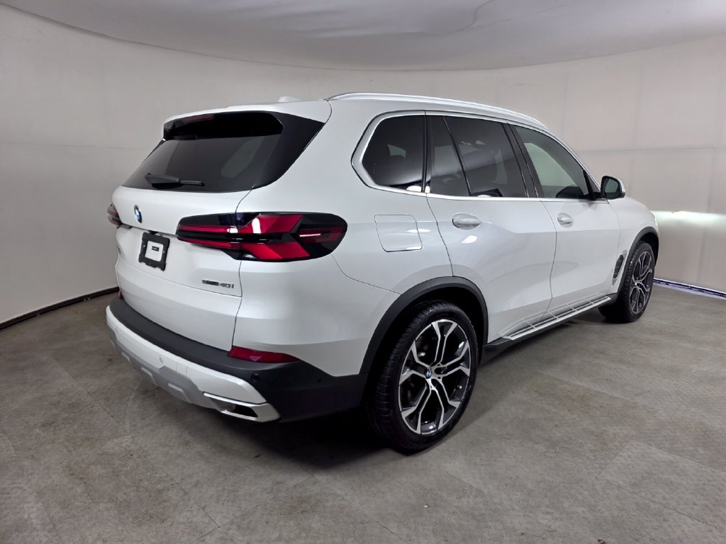 Used 2025 White BMW sDrive40i image 4
