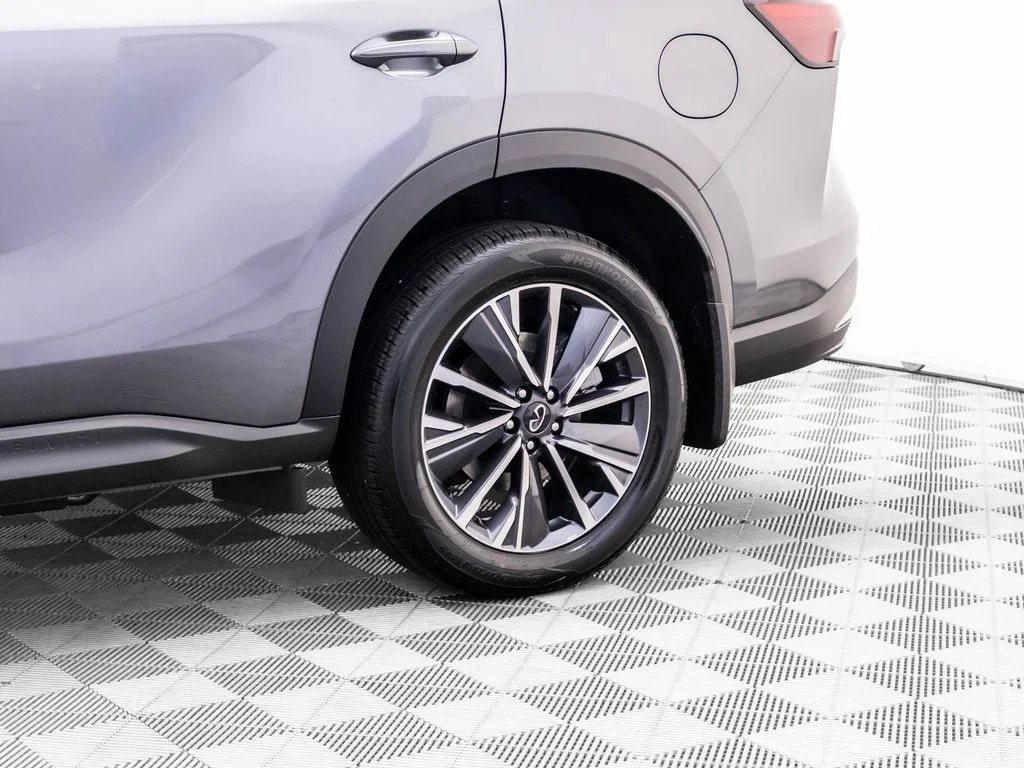 New 2027 GRAPHITE SHADOW INFINITI Luxe AWD image 33