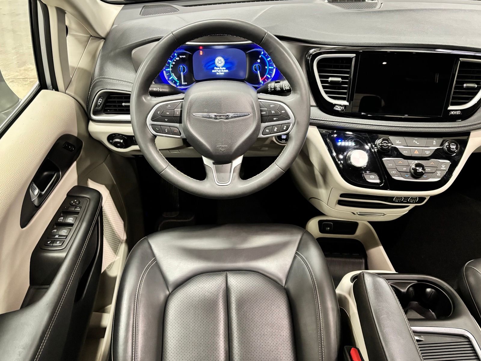 Used 2023 Silver Chrysler Touring L image 12