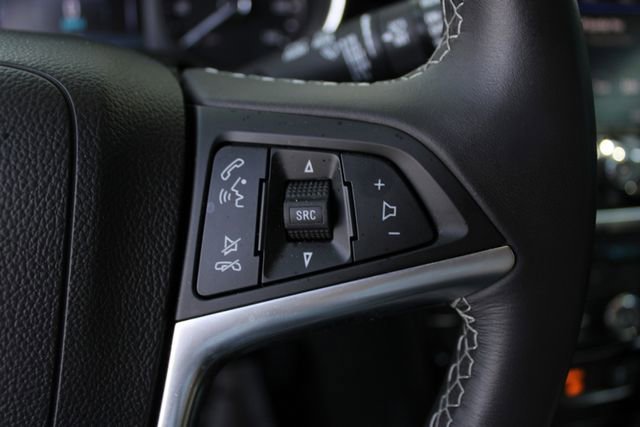 Used 2022 White Frost Tricoat Buick Preferred image 8