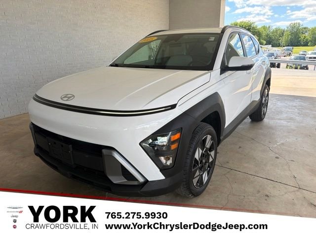 Used 2025 White Hyundai SEL image 1