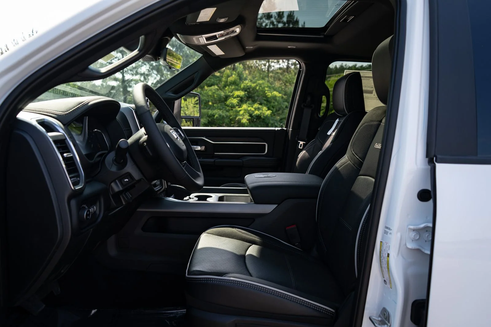 New 2026 Bright White Clear-Coat Exterior Paint RAM Laramie image 23