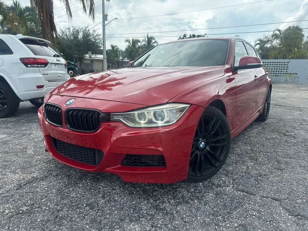 Used 2013 Red BMW xDrive image 1