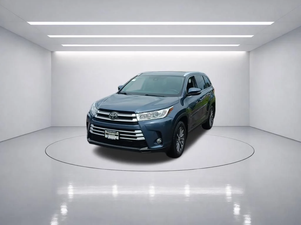 Used 2019 Shoreline Blue Pearl Toyota XLE image 18