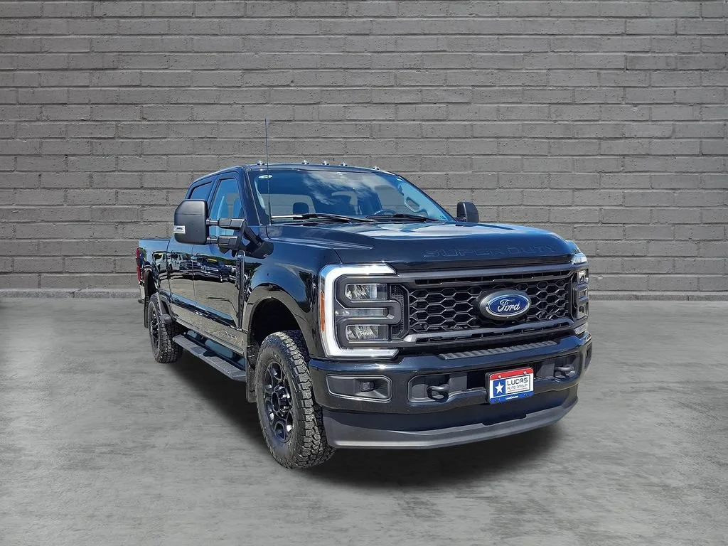 Used 2023  Ford XL image 2