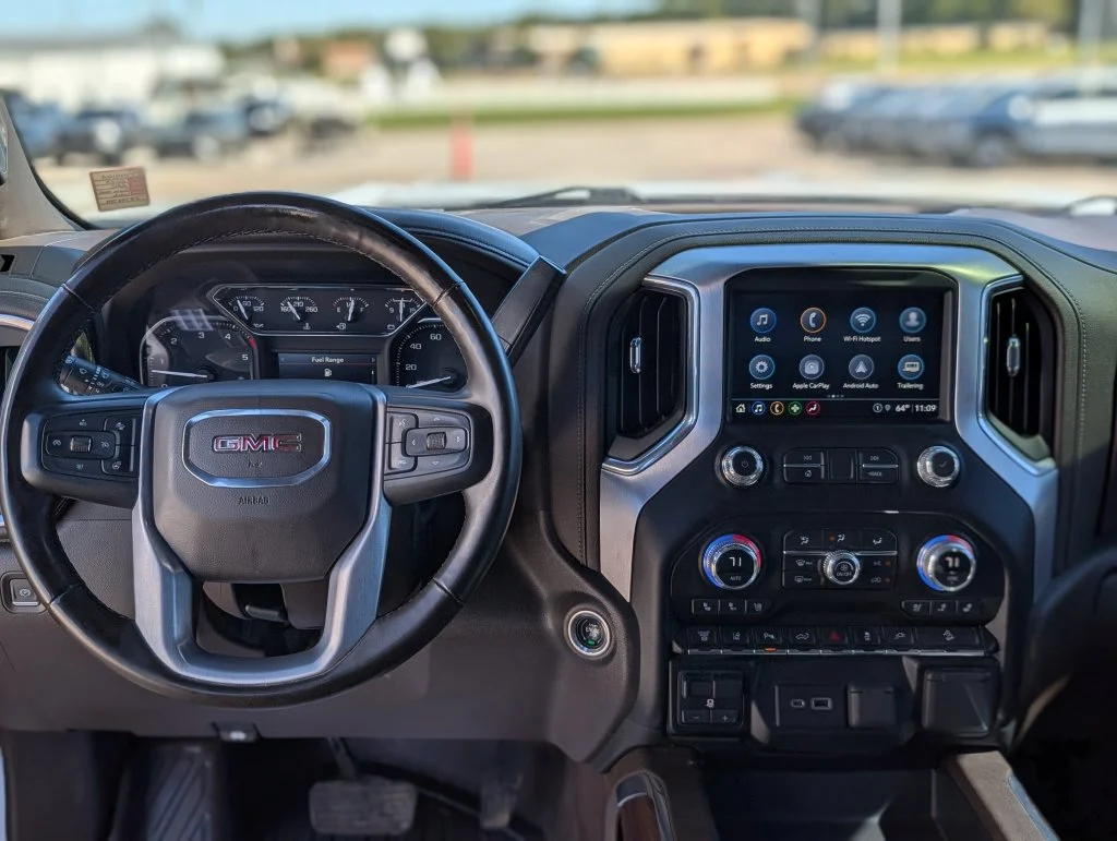 Used 2023 White GMC SLT image 18