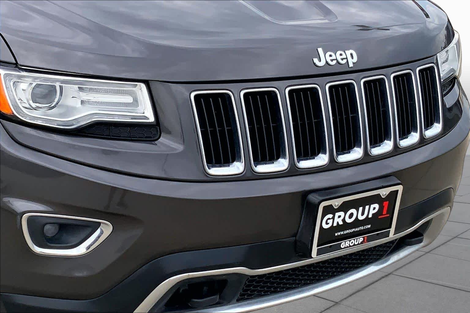 Used 2015 Granite Crystal Metallic Clearcoat Jeep Limited image 29