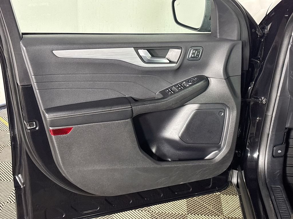 Used 2025 Black Ford Platinum image 10
