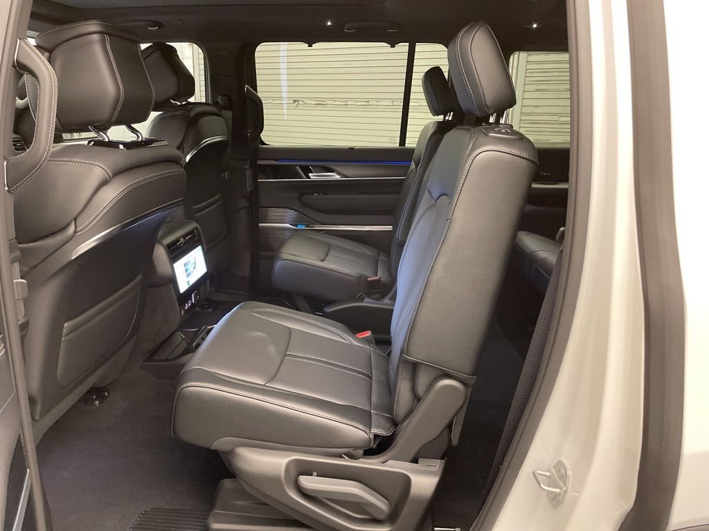 New 2026 Bright White Clearcoat Jeep Summit Obsidian image 20