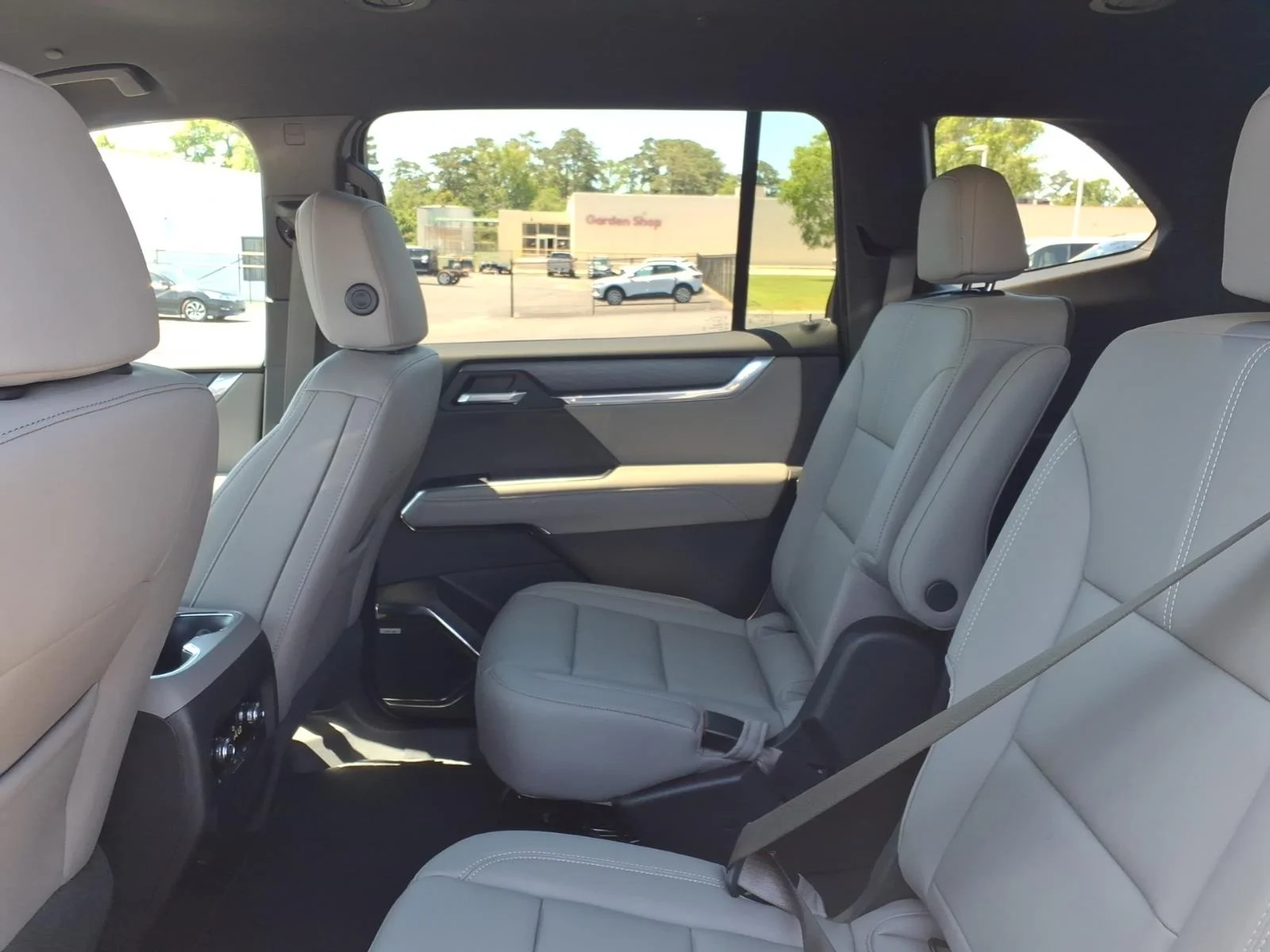 2026 GMC Acadia Elevation - Photo 7