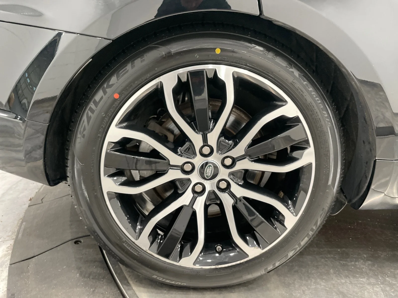 Used 2019 BLACK Land Rover HSE image 34