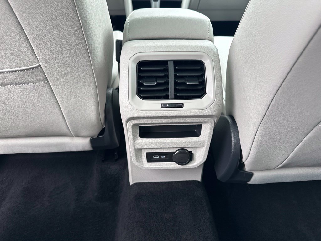 2022 Volkswagen Tiguan SE - Photo 33