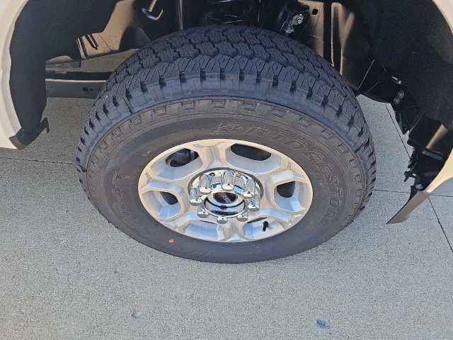 New 2026 Oxford White Ford F-250® XLT image 30