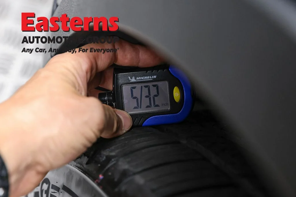 Used 2022 Black Volvo Momentum image 27