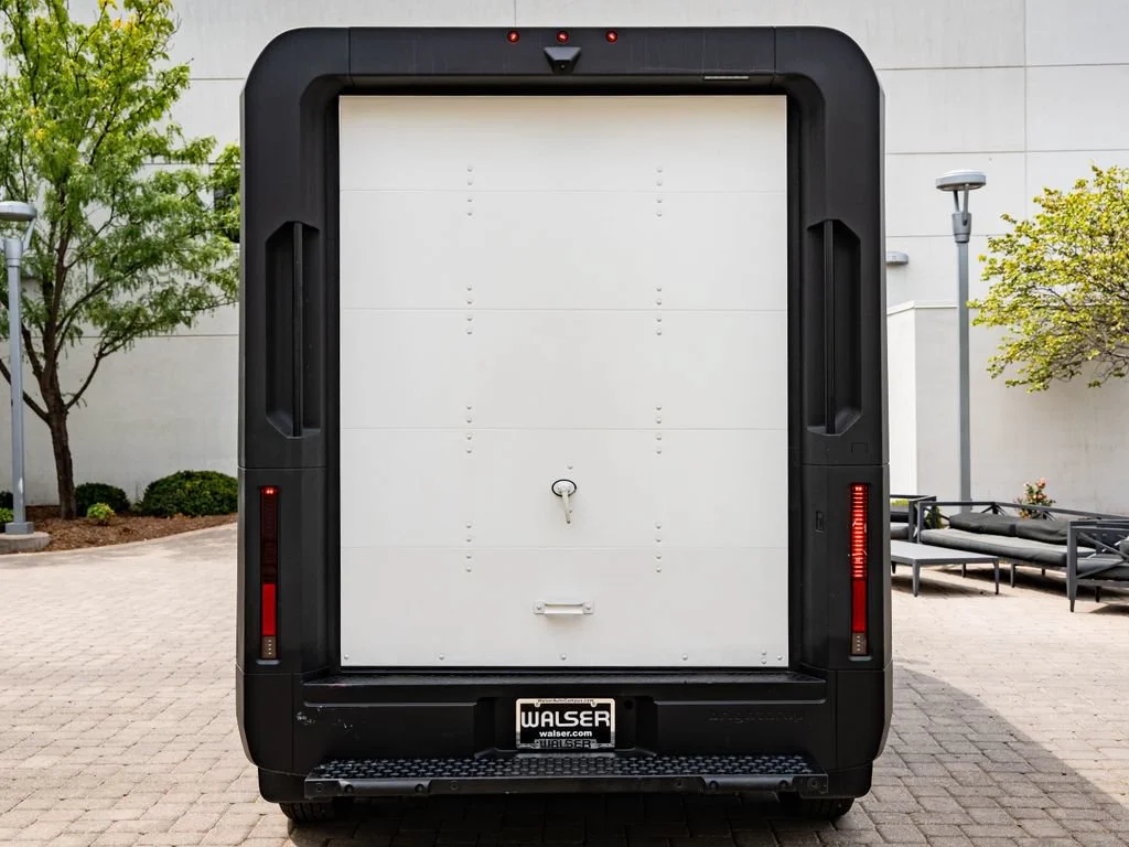 Used 2025 Oyster White Chevrolet 400 image 7