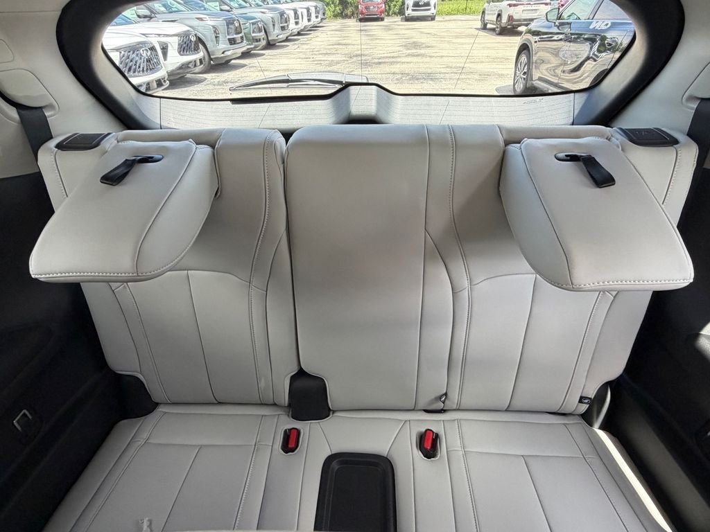New 2027 MINERAL BLACK INFINITI Luxe AWD image 15