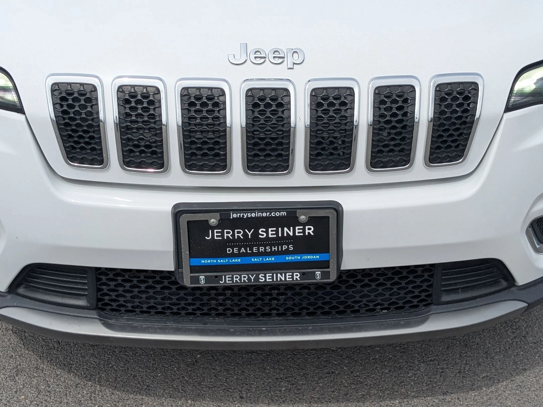 Used 2020 Bright White Clearcoat Jeep Limited image 10