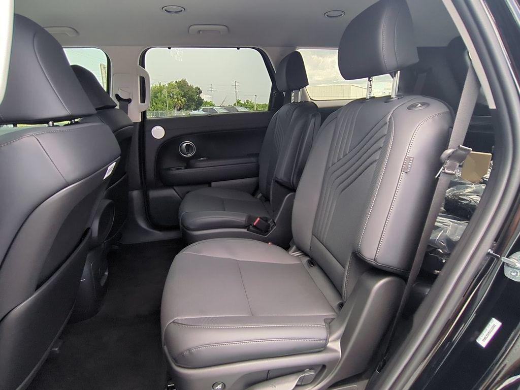 New 2027 Black Hyundai Blue SEL 7P image 15