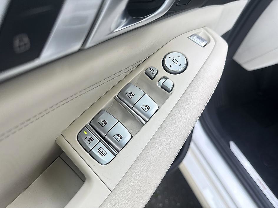 Used 2023 Alpine White BMW xDrive40i image 16