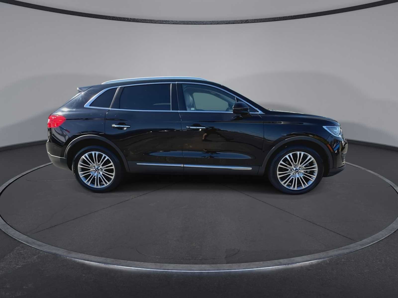 Used 2018 Black Velvet Lincoln Reserve image 9