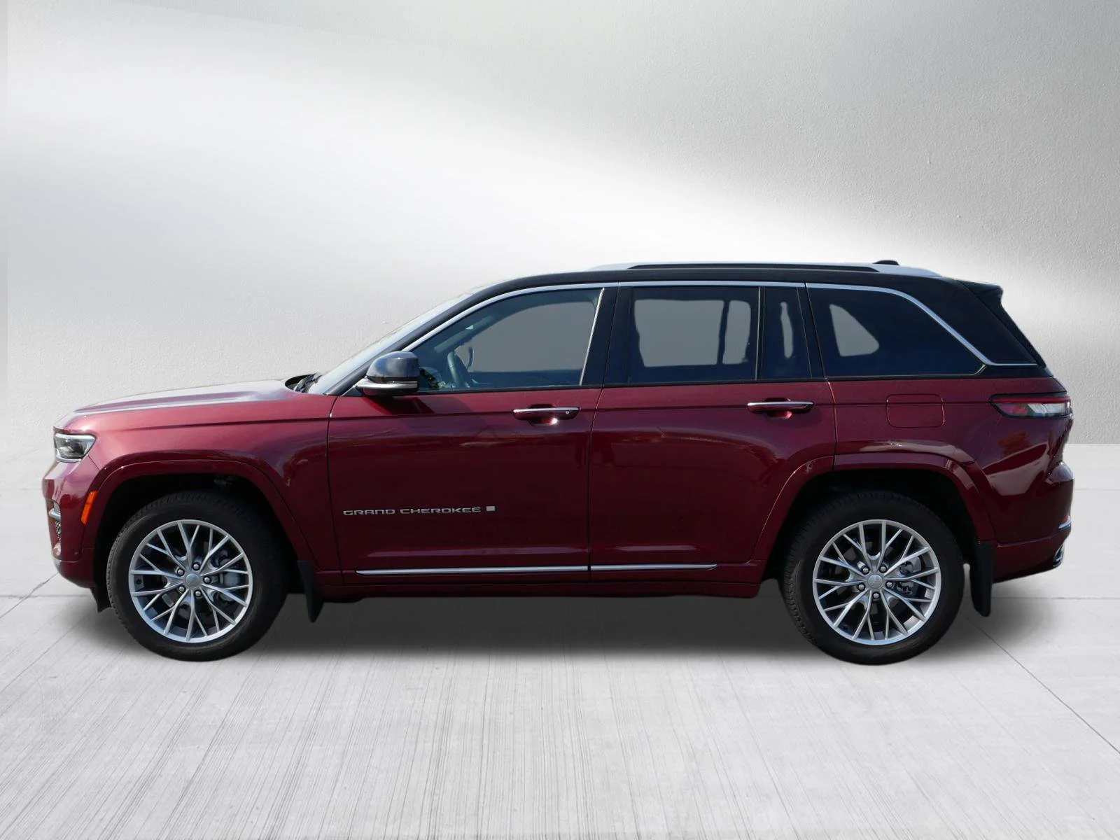 Used 2023 Velvet Red Pearlcoat Jeep Summit image 4