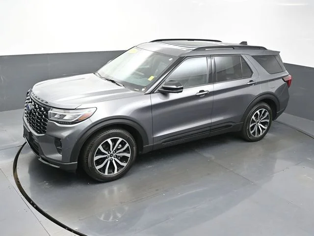Used 2025 Gray Ford ST-Line image 40