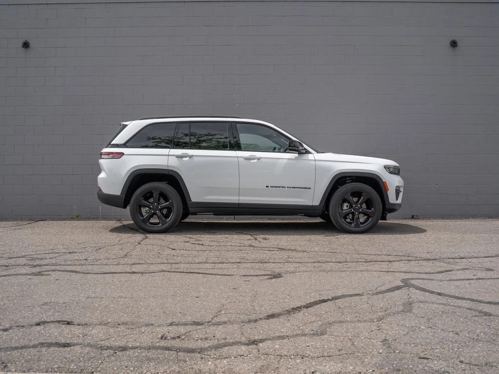 Used 2024 White Jeep Limited image 8