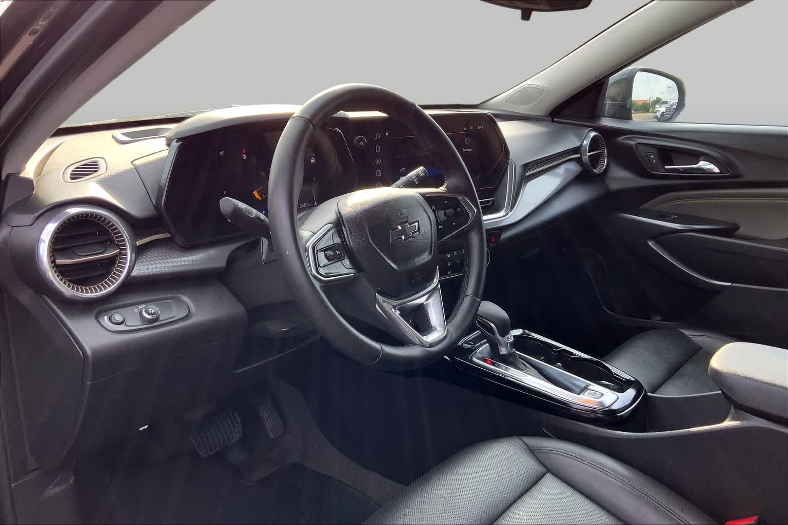 Used 2025 Mosaic Black Metallic Chevrolet ACTIV image 16