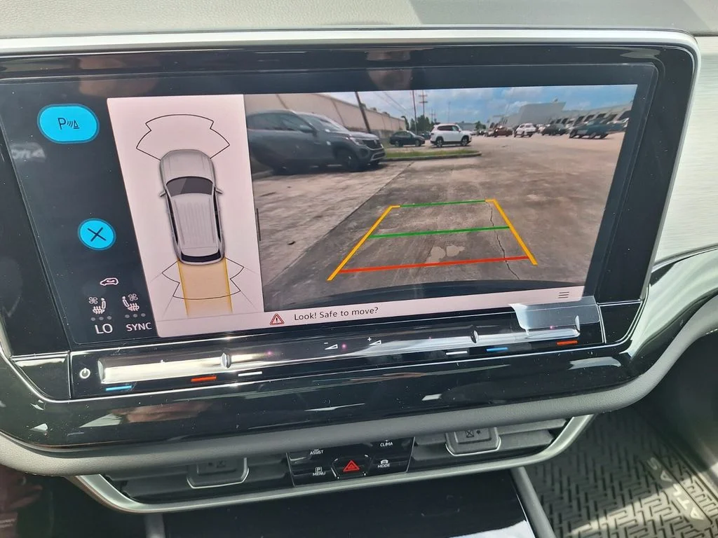 New 2026 Black Volkswagen 2.0T SE w/Technology image 16