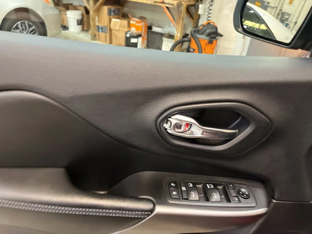 Used 2019 Red Jeep Latitude image 17