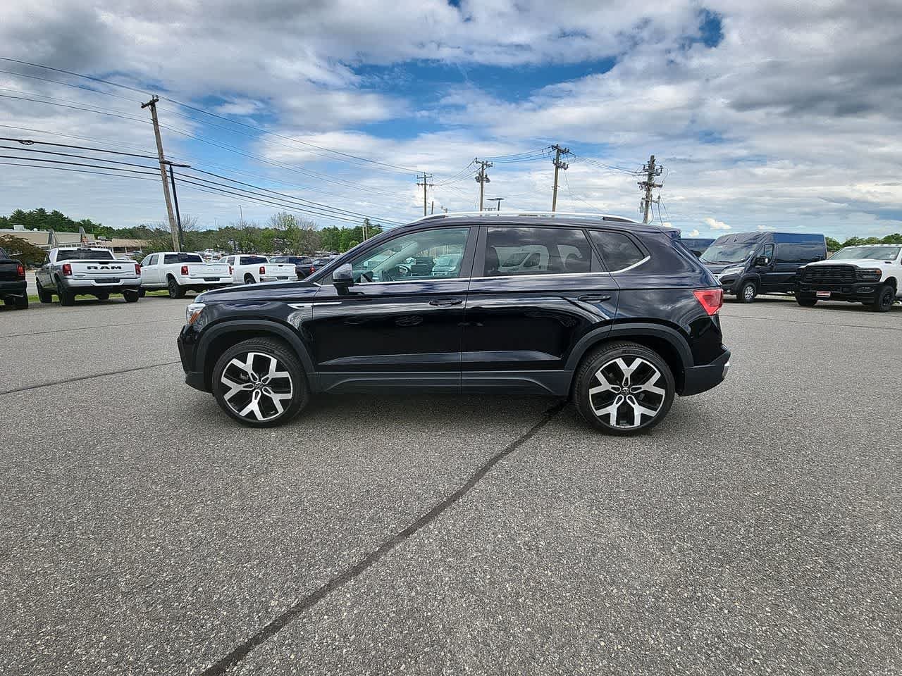 Used 2023 Deep Black Pearl Volkswagen SEL image 5