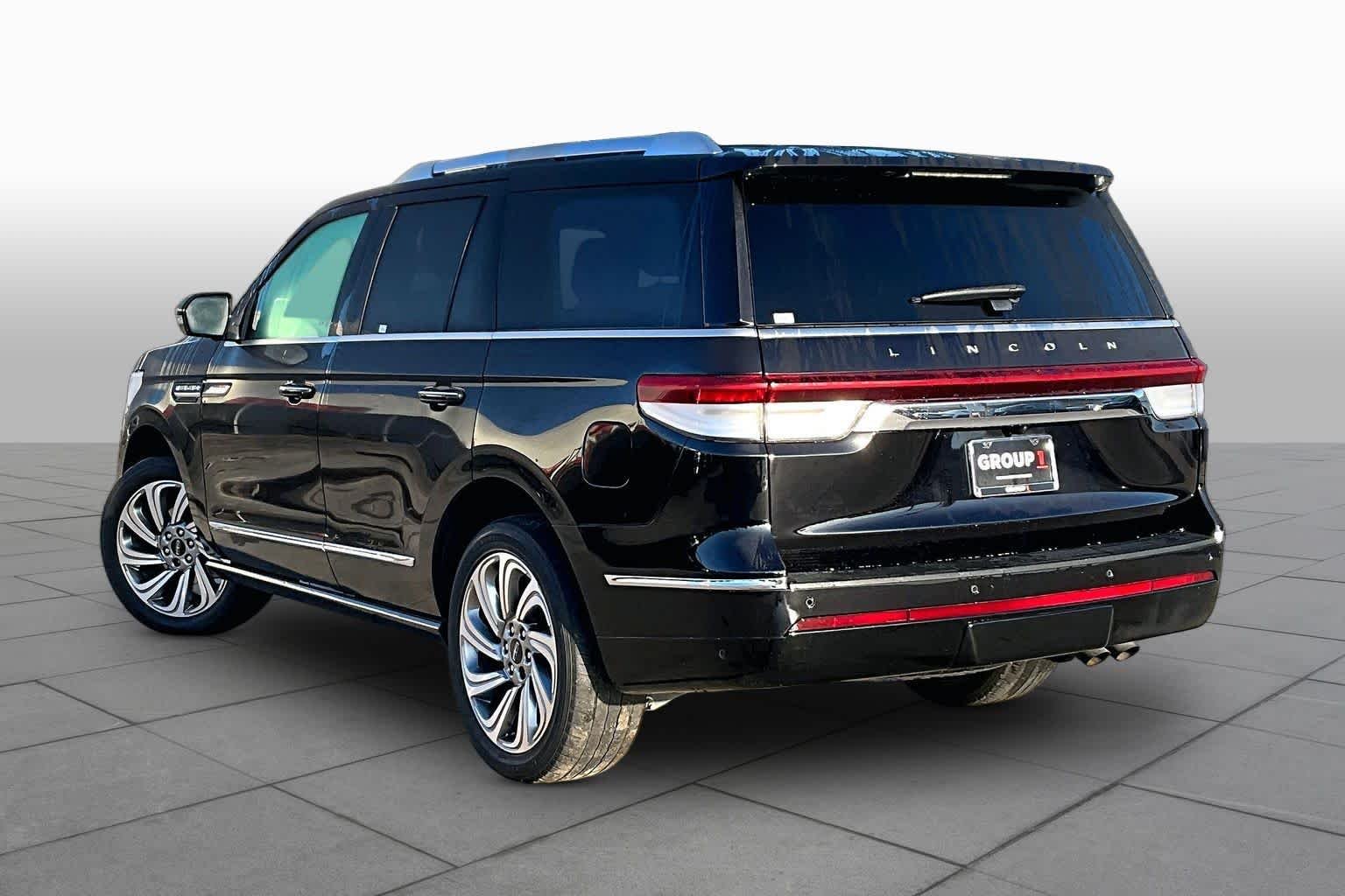 Used 2023 Infinite Black Metallic Clearcoat Lincoln Standard image 12