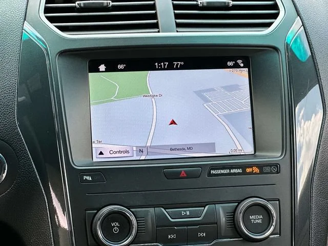Used 2019 Oxford White Ford XLT image 3