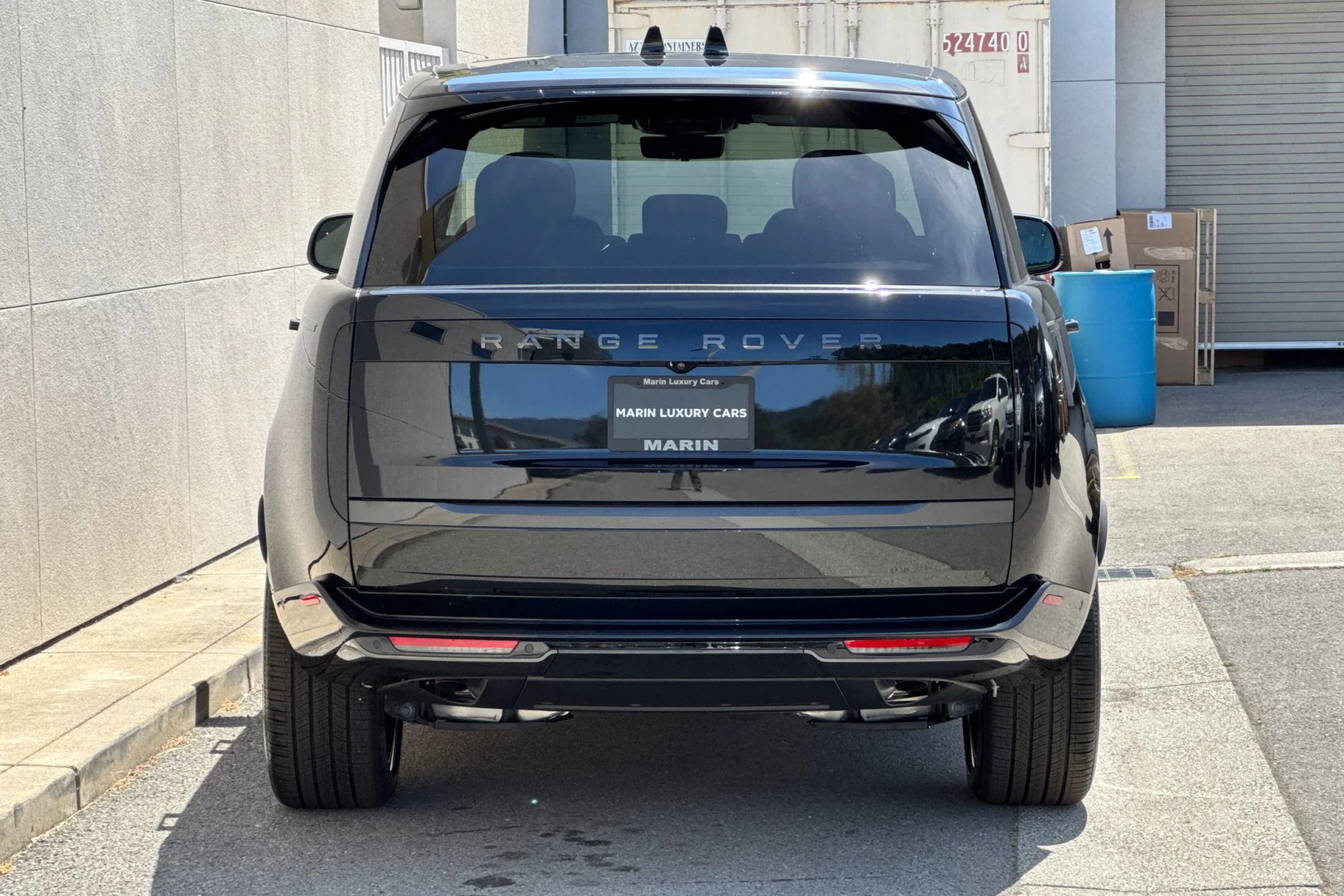 New 2026 SANTORINI BLACK Land Rover SE image 7