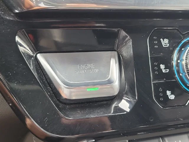 Used 2025 Silver GMC Denali image 28