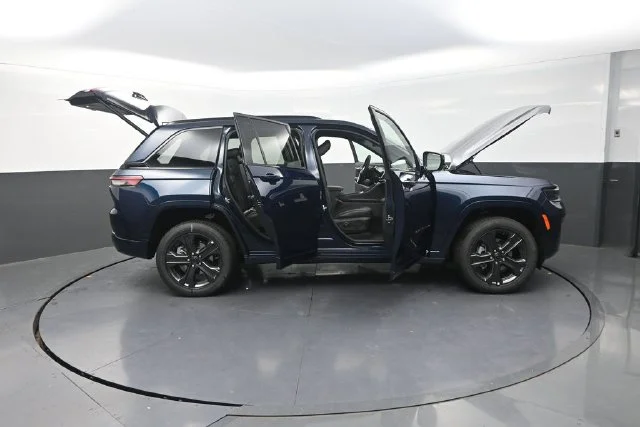 New 2027 Fathom Blue Pearl-Coat Paint Jeep Limited Reserve image 35
