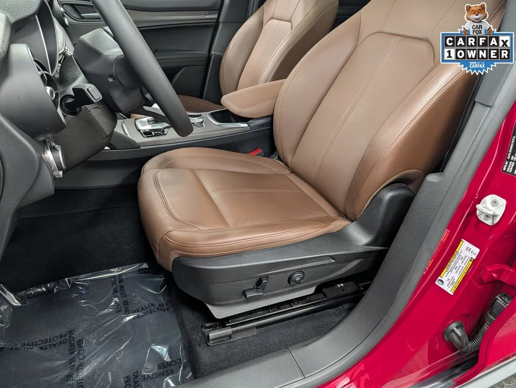 Used 2023  Alfa Romeo Ti image 11