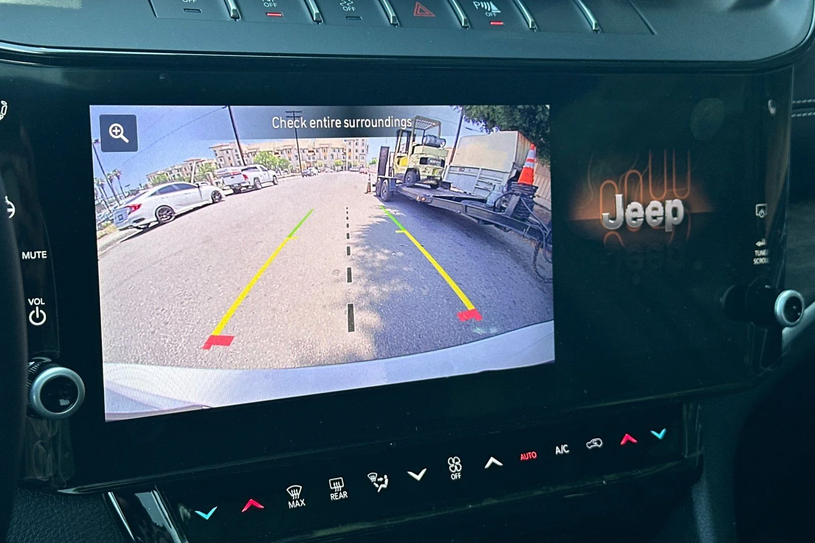New 2026 Bright White Clear-Coat Exterior Paint Jeep Altitude image 17
