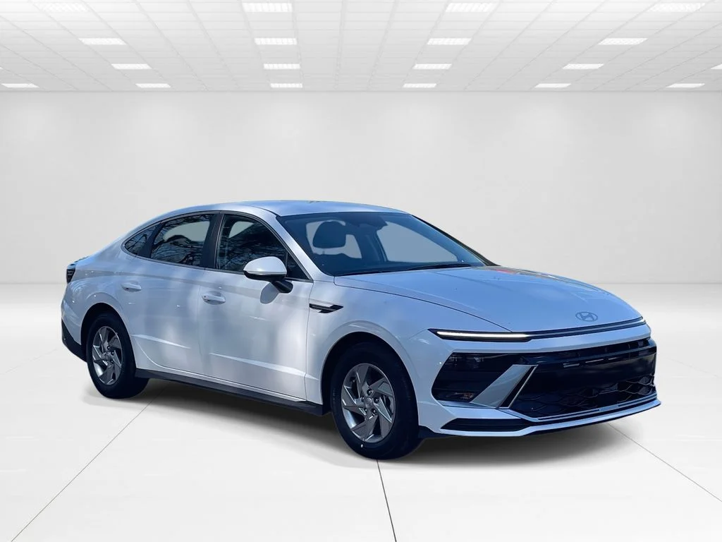 New 2026 White Hyundai SE image 1