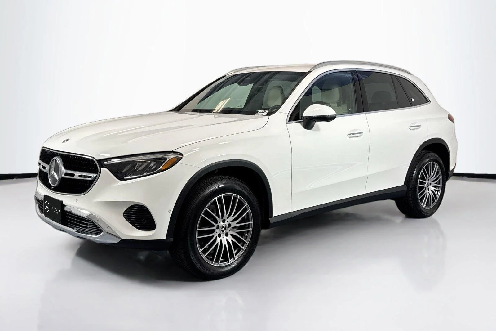 Used 2025 Polar White Mercedes-Benz GLC 300 image 1