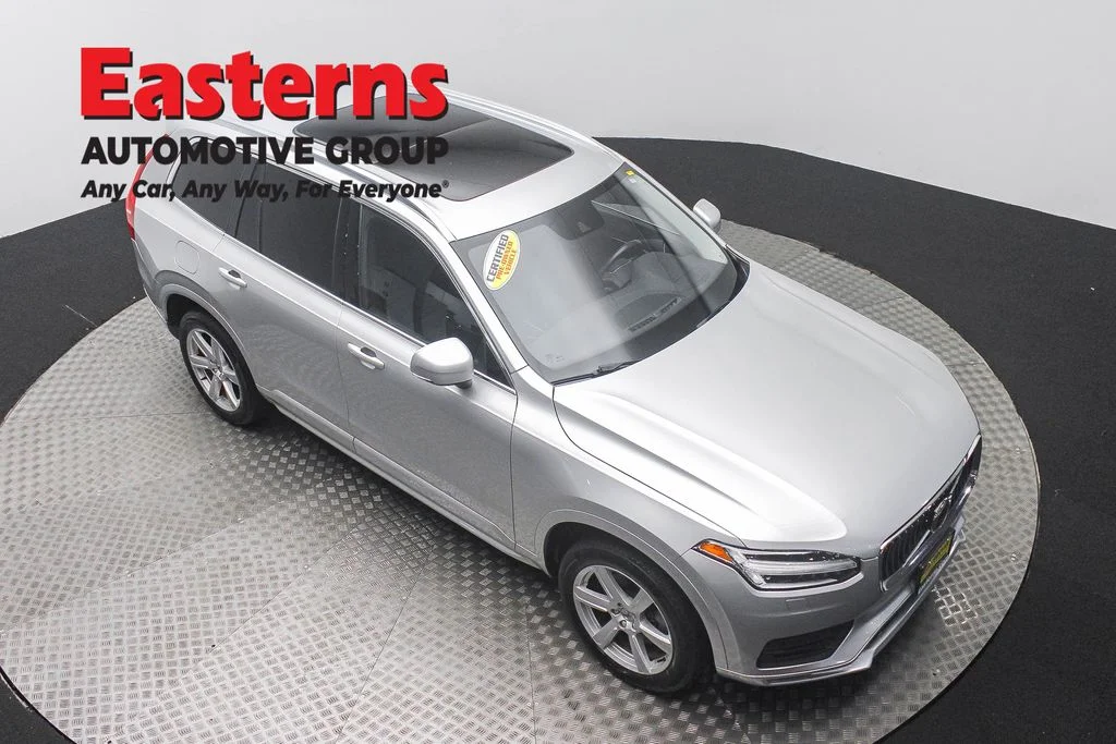 Used 2022 Gray Volvo T5 Momentum image 3