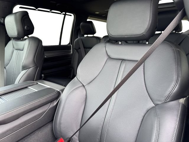 New 2026 Bright White Clear-Coat Exterior Paint Jeep Limited Reserve image 12