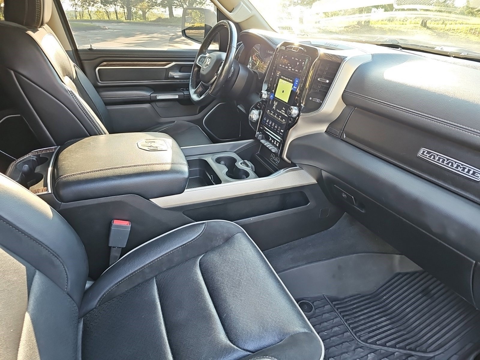 Used 2020 Diamond Black Crystal Pearlcoat Ram Laramie image 8