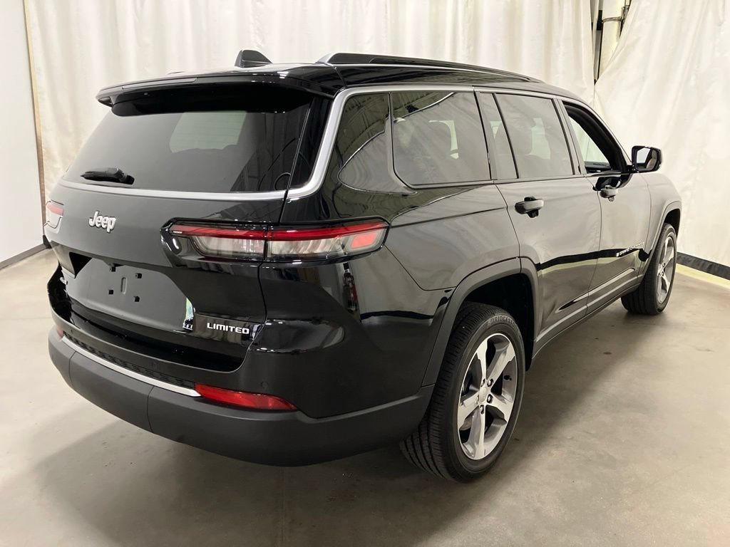 New 2026 Diamond Black Crystal Pearl-Coat Exterior Paint Jeep Limited image 28
